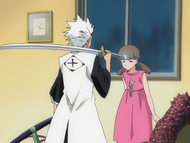 Hitsugaya attempts to perform Konsō on Yui Toyokawa.