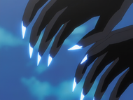 The nails of Grimmjow's fingers glow with blue energy as he initiates Desgarrón