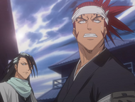 Byakuya stands with a shocked Renji as the cannonball hurtles toward the Seireitei.