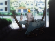 Ichigo stands on Shrieker's head.