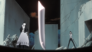 Byakuya's blade is broken by Tsukishima's attack.