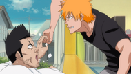 Ichigo tries to make Isshin fall.