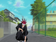 Renji moves out upon detecting the arrival of Arrancar.