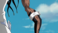 Tōsen uses High-Speed Regeneration to repair his crushed left arm.