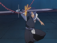 Uryū deflects Mayuri's kusarigama.