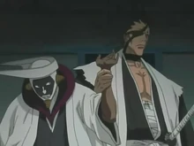 Kenpachi stoppant Mayuri.