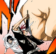 Renji protects Uryū from a large Arrancar's punch with Zabimaru.