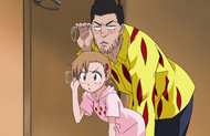 Isshin and Yuzu eavesdrop on Ichigo and Senna.
