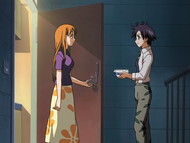 Tatsuki brings Orihime some food.