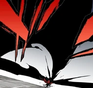 Ichigo strikes Ulquiorra with his Getsuga Tenshō-infused blade.