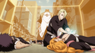 Kira healing Rangiku's injuries.