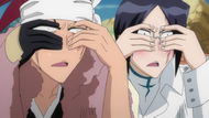 Uryū covers his eyes.