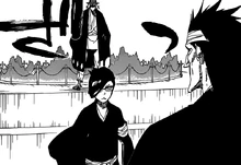 Nanao faisant face à Kenpachi lorsqu'il ignore ses responsabilités pour chercher Yachiru.