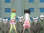 Yuzu and Ururu are confronted by several Hollows.