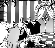 Mera menendang Nimaiya dari belakang.