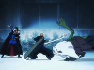 Ichigo attacks the Demi-Hollow while Don Kanonji stands by.
