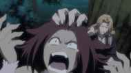 Rangiku grabs Haineko by the head.