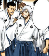 Ukitake talks to other students at the Shin'ō Academy.