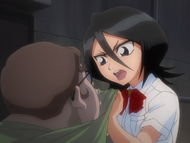 Rukia interrogates the Fat Ghost about what he saw.