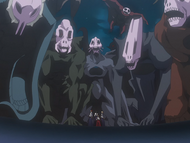 Several Huge Hollows surround Hisagi, Renji, Izuru, and Hinamori.