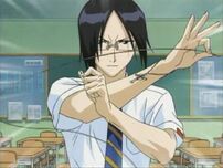 Uryu cosiendo