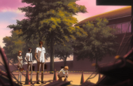 Uryū and his friends examine the accident site.