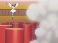 Cirucci hops between pillars to evade Uryū's attacks.