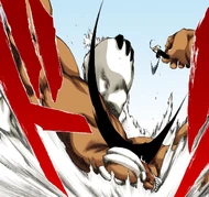 Ichigo slams Yammy into the ground with a Getsuga Tenshō.