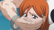 Nnoitra holds Orihime.