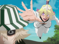 Wonderweiss leaps toward Kisuke Urahara.