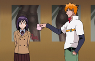 Ichigo buys a hair ribbon for Senna.