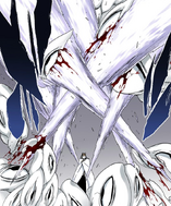 Byakuya destroys Äs's eyes with his Shikai.