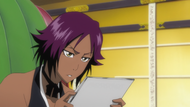 Yoruichi reads Suì-Fēng's notes.