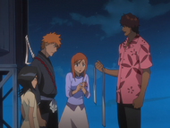 Rukia and her friends discover Uryū's discarded head bandage.