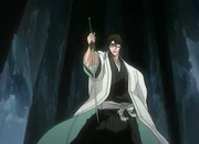 Aizen wielding Kyōka Suigetsu