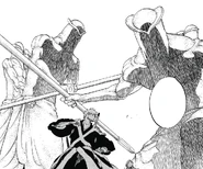 Ичиго и Орихиме атакованы статуями квинси в Дворце Короля душ