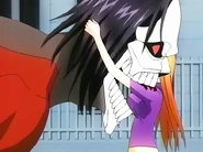 Орихиме встаёт между Кислотным шнуром и Ичиго