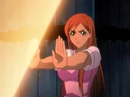 Орихиме блокирует атаку Йоши.