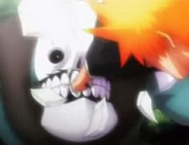 Ichigo steckt Shrieker dessen Blutegel in den Mund