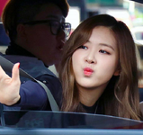 Rosé leaving inkigayo 5