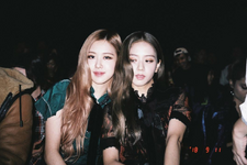 Jisoo IG Update with Rosé 180927 3