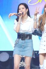 Jisoo Ddu-Du Ddu-Du Music Core 180630 5