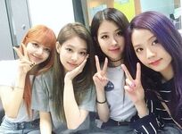 BLACKPINK Selfie Together