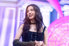 Jisoo Pink Venom Inkigayo 22.08.28 11