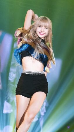 Lisa store swalla outfit