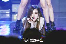 Rosé As If It's Your Last Music Core 170812 5