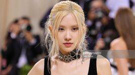 Rosé Met Gala 2021 11