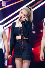 Rosé On The Ground Inkigayo 210328 13