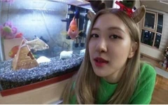 Rosé and Joohwangie on "We Will Channel You"