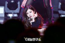 Rosé As If It's Your Last Music Core 170624 1